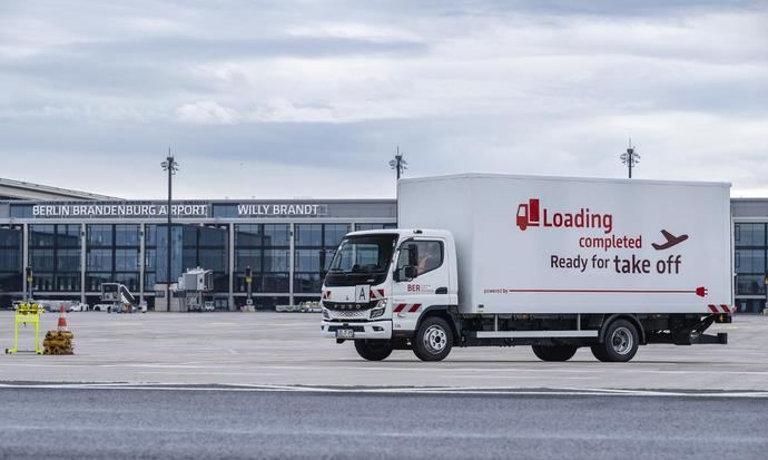 El aeropuerto de Berlín apuesta por la movilidad eléctrica con el FUSO eCanter