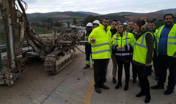 La consejera de Fomento, Marifrán Carazo, asistió al inicio de las obras de mejora de la carretera A-367.