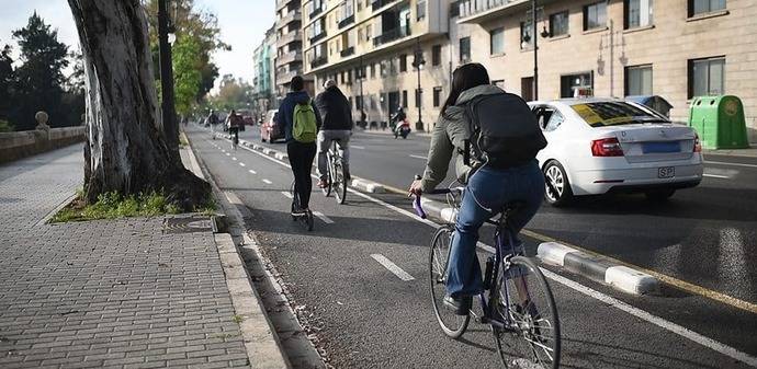 Valencia retoma el carril bici de la avenida del Cid