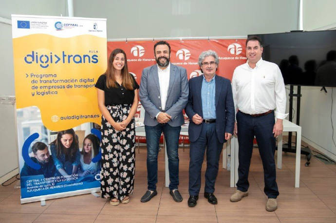 Gloria Sánchez, concejala de Europa de Azuqueca de Henares, Juan Luis Blanco, alcalde de Azuqueca de Henares, Juan Pablo Escamilla, secretario general de Ceftral y Enrique Chinchón, presidente de CETM Guadalajara.