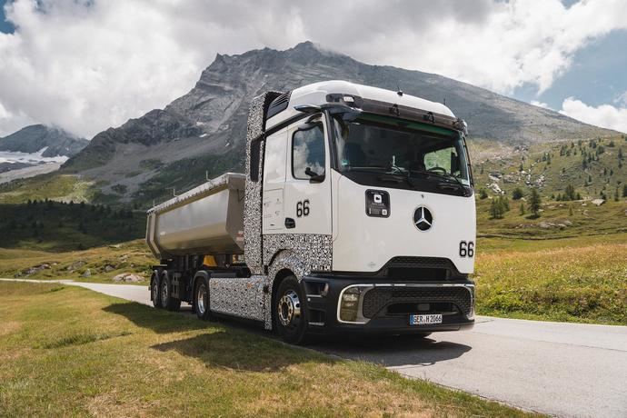 Daimler Truck avanza hacia la descarbonización del transporte pesado