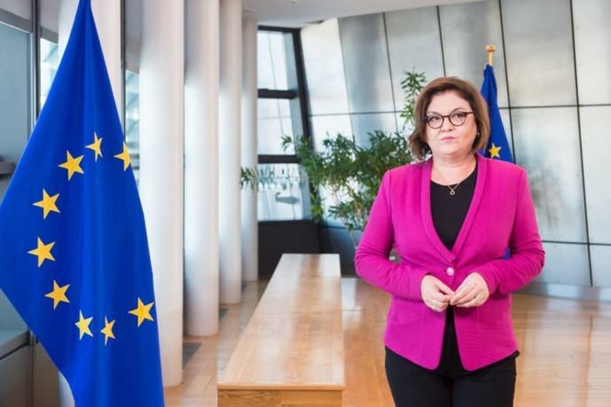 Adina V&#259;lean destaca que la continuidad del transporte público es vital para Europa