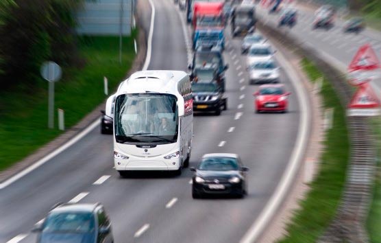 El autobús es el transporte colectivo que menos gases efecto invernadero emite