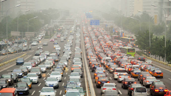 Una ciudad sufre los efectos de la contaminación.