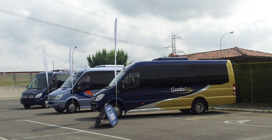 Autobuses Cuadra con las mujeres viudas de Nepal