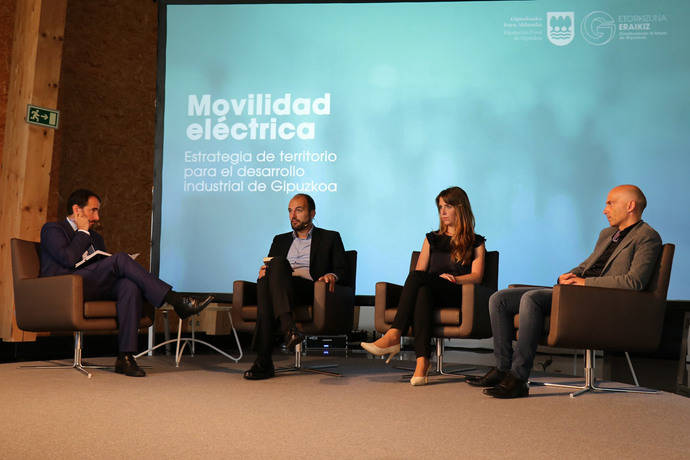 Dbus participa en una jornada sobre movilidad eléctrica