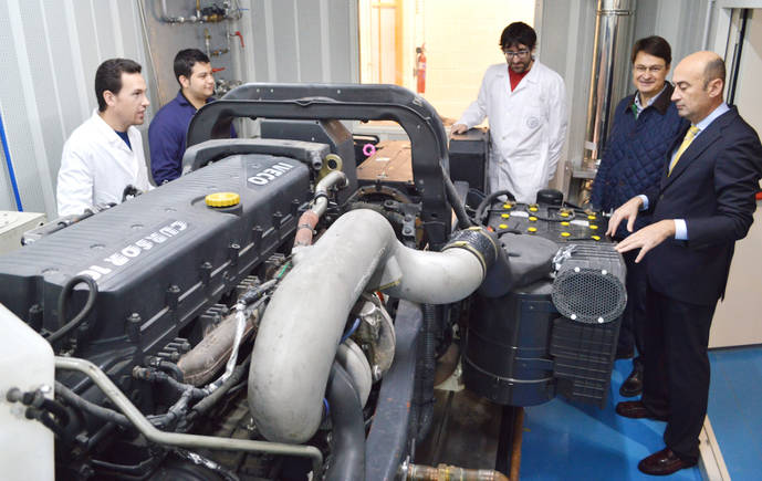 Disfrimur da un motor de camión a una universidad, para investigación