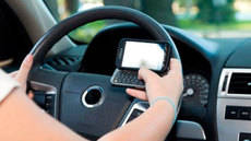 El uso de dispositivos electrónicos es una de las distracciones más frecuentes al volante. 