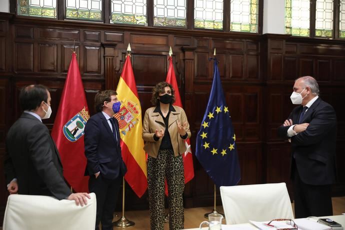 Almeida y Dolors Montserrat se reúnen para tratar los fondos europeos