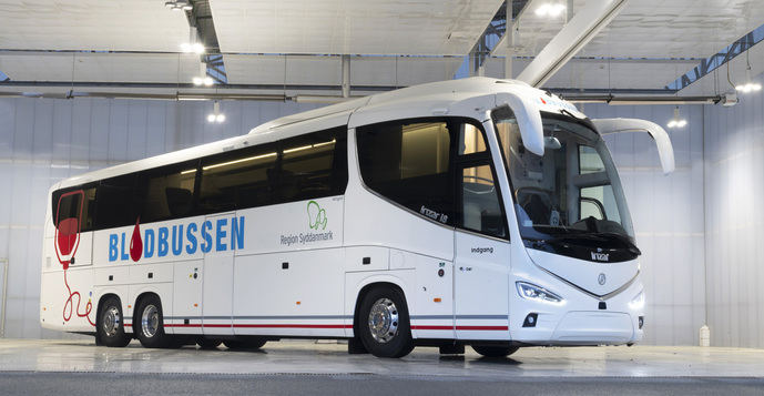 Irizar i8 de 14 metros, destinado en exclusiva para la donación de sangre