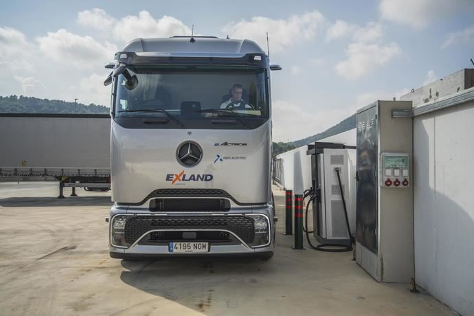 Exland recibe el primer Mercedes-Benz eActros 600 LS eléctrico en Cataluña