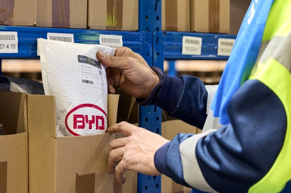 BYD inaugura su primer centro logístico de recambios en España