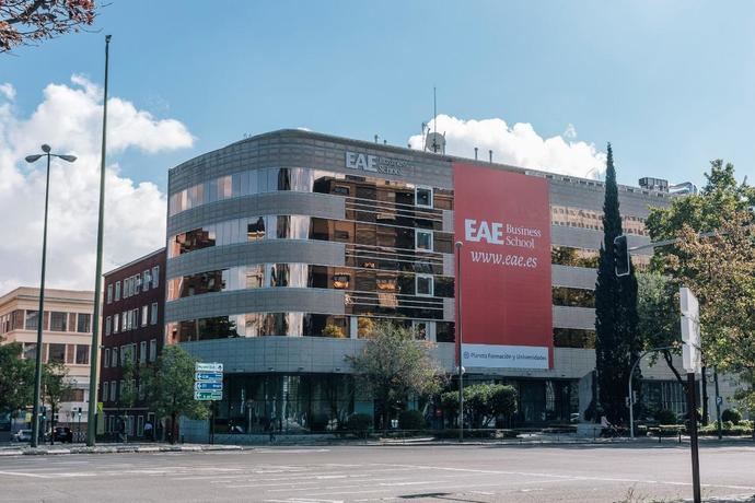 Confebus renueva su alianza con EAE Business School para apoyar la formación