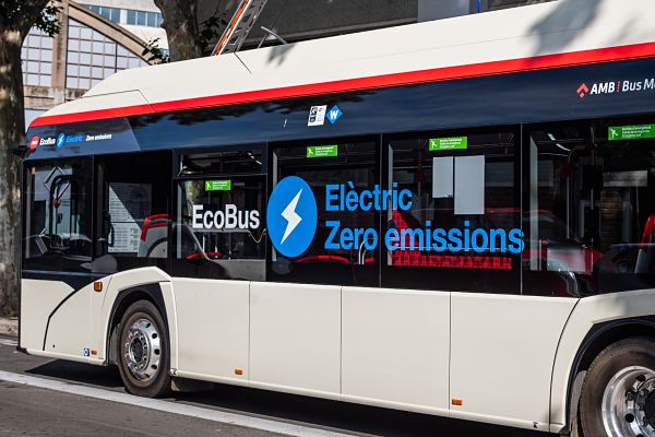 Barcelona reduce las emisiones y promueve el transporte público