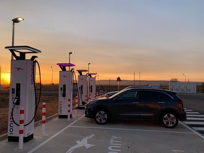 Arrancan las obras de la electrolinera de la estación de CIM El Camp