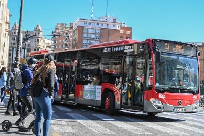 EMT Valencia amplía su protocolo contra el acoso, a favor del colectivo Lgtbiq+