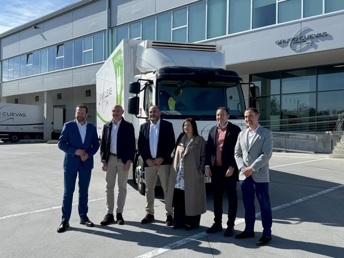 Grupo Cuevas celebra un año con su camión 100% eléctrico E-Tech D 16