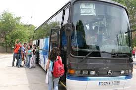 
Mascarillas obligatorias en el transporte escolar, a partir de seis años
