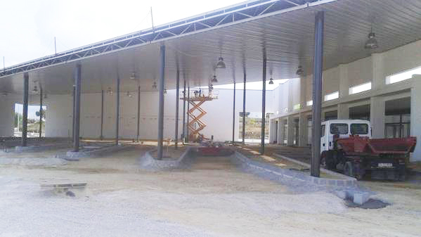 Imagen de las labores de construcción de la nueva estación de autobuses de Conil (Cádiz).