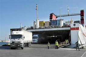 Los transportistas, exentos de una PCR al viajar en ferry