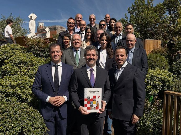 Aetram celebra el Día Mundial del Turismo reivindicando el papel del transporte discrecional en Madrid