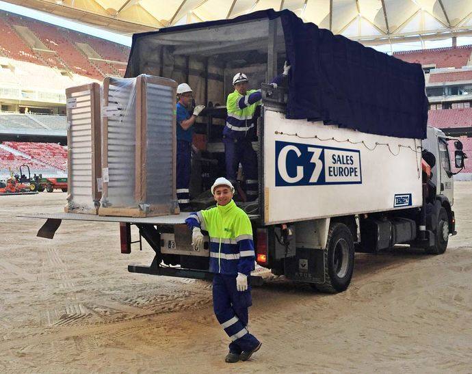 Operarios de G3 en el Wanda Metropolitano.