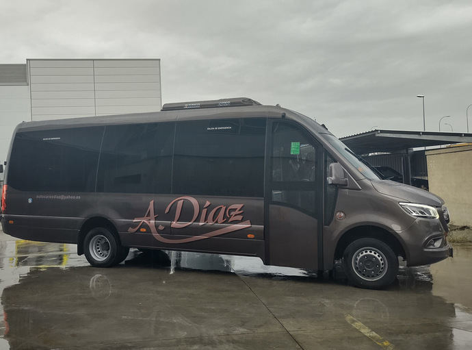 Gbister proporciona un nuevo minibús a Autocares Díaz Almuiña