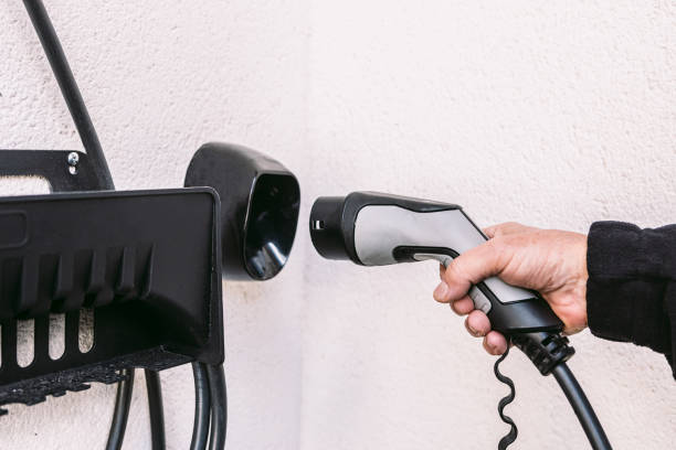 Las matriculaciones de vehículos electrificados se disparan un 77% en abril