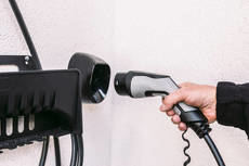 Las matriculaciones de vehículos electrificados se disparan un 77% en abril