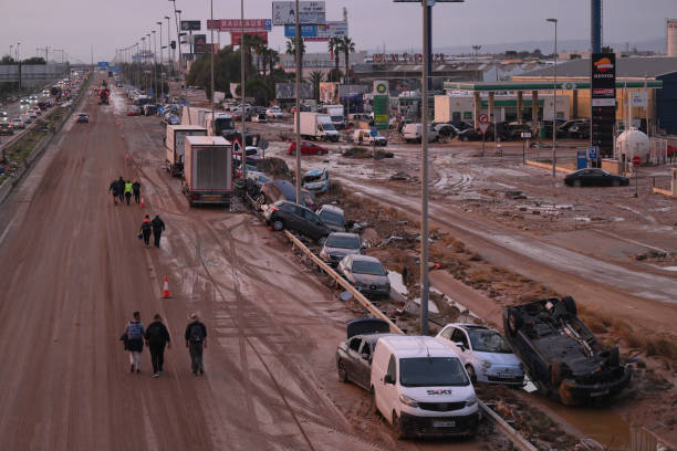 Valencia Incomunicada: La DANA Causa Estragos en el Transporte