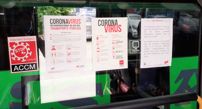 Sellos respecto el Covid-19, en un autobús del Grupo Ruiz.