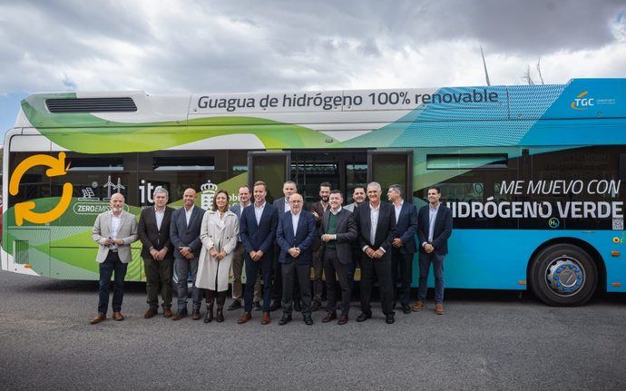 Canarias pone en marcha su primer autobús de hidrógeno verde