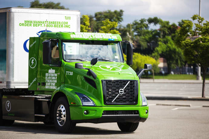 Volvo Trucks entrega los primeros VNR en Manhattan