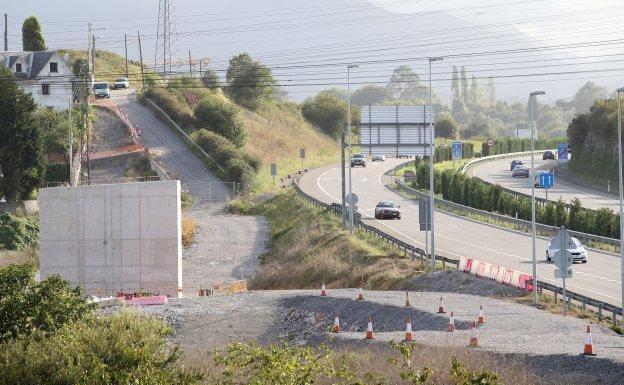 Obras en los accesos al Hospital de Asturias desde la autovía AS-II.