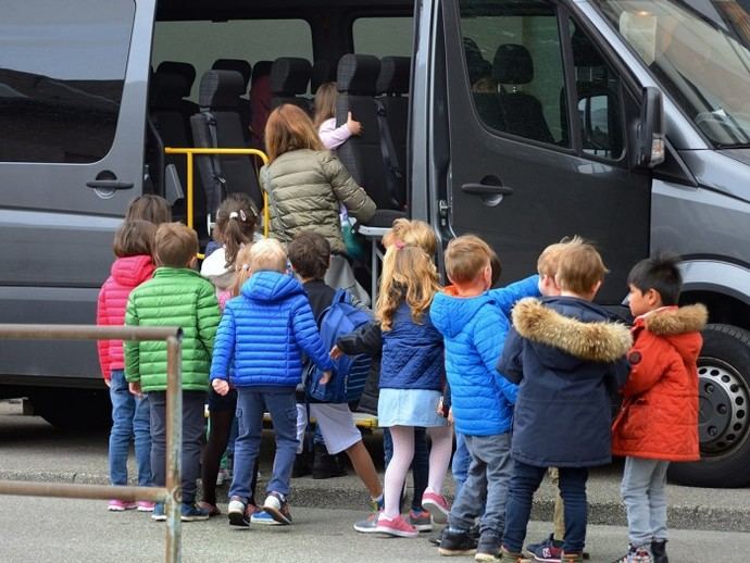 Los contratos públicos del transporte escolar a revisión