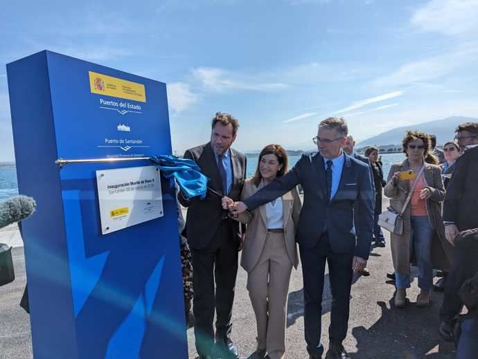 Oscar Puente inaugura la ampliación del Puerto de Santander