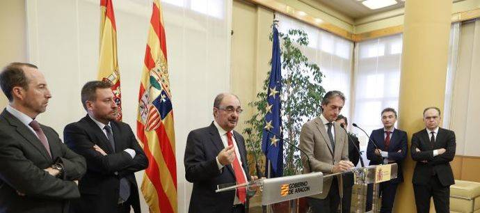 El presidente de Aragón reclama al ministro de Fomento el desdoblamiento de la N-232