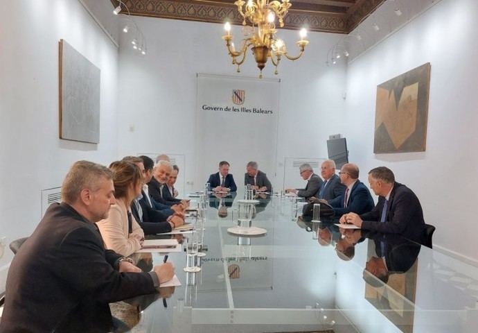 Canarias y Baleares se reúnen y exponen puntos en común