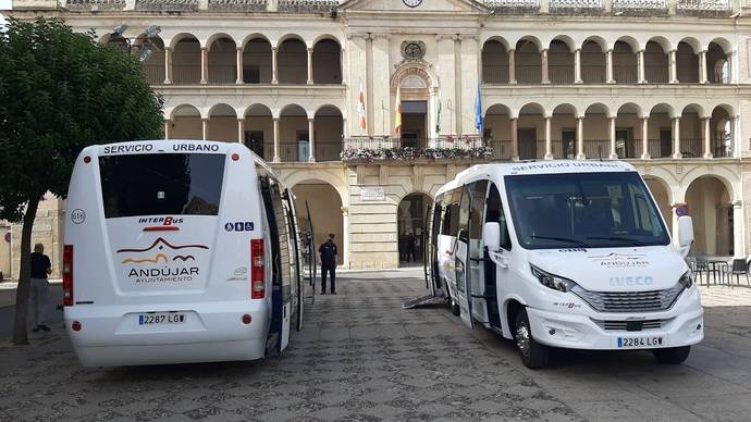 Andújar presenta su nueva flota de microbuses, para el transporte urbano