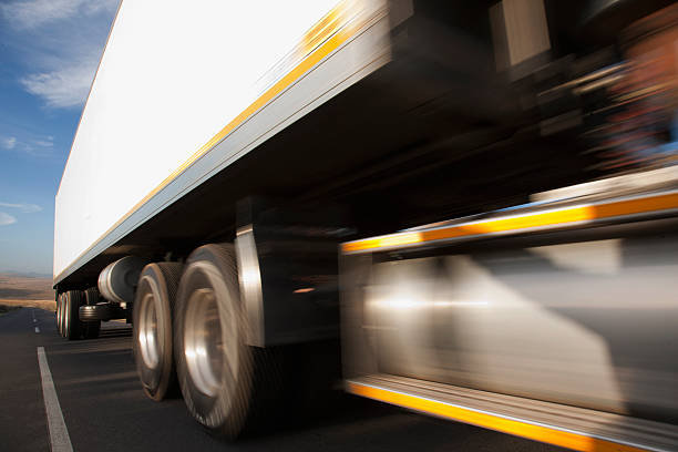 Tráfico rectifica y permitirá reparar los camiones averiados en carretera