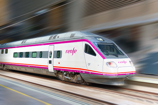 Renfe compra de 12 locomotoras para el transporte de Mercancías