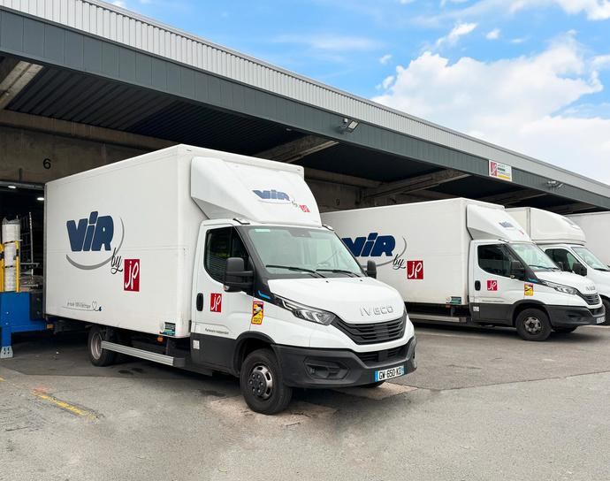Iveco entrega 40 vehículos eléctricos eDaily a VIR by JP para potenciar la distribución sostenible
