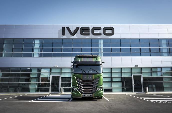 Iveco celebra 50 años de evolución en su red de talleres y concesionarios