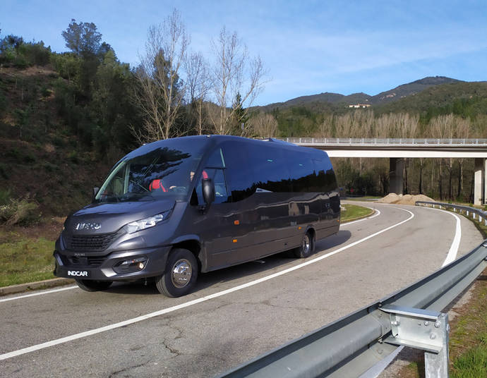 Un Indcar Wing carrozado sobre el nuevo chasis Iveco Daily 70c21.