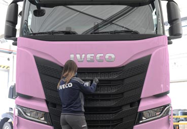 Iveco muestra su firme compromiso con la lucha global contra el cáncer de mama