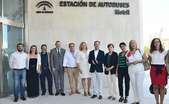 Felipe López visita las instalaciones de la nueva estación de autobuses de Motril.