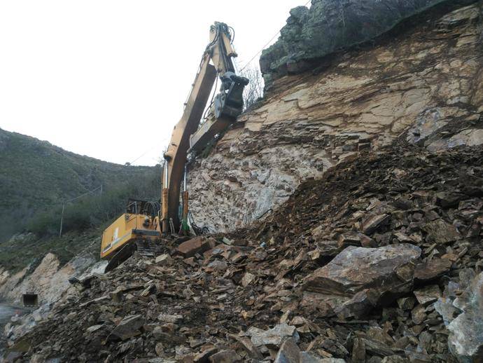 Desprendimiento en la carretera LR-113.