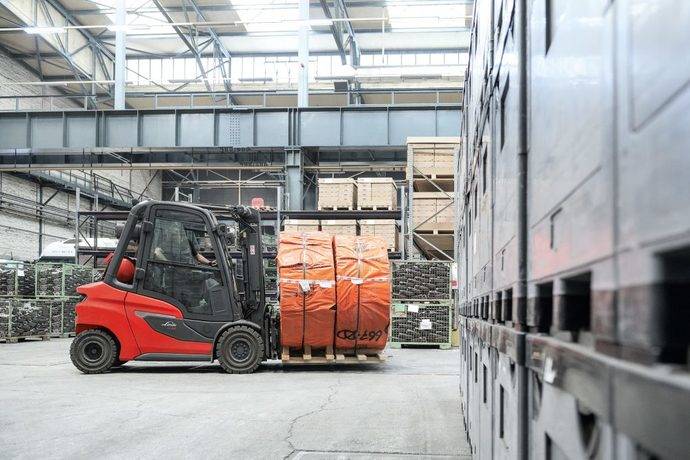 Bajo el lema ‘Ahead’ (“por delante”), Linde Material Handling presentó, el pasado 5 de noviembre en Berlín, una nueva generación de carretillas contrapesadas térmicas y preparadores de pedidos equipados con la última tecnología de serie. 