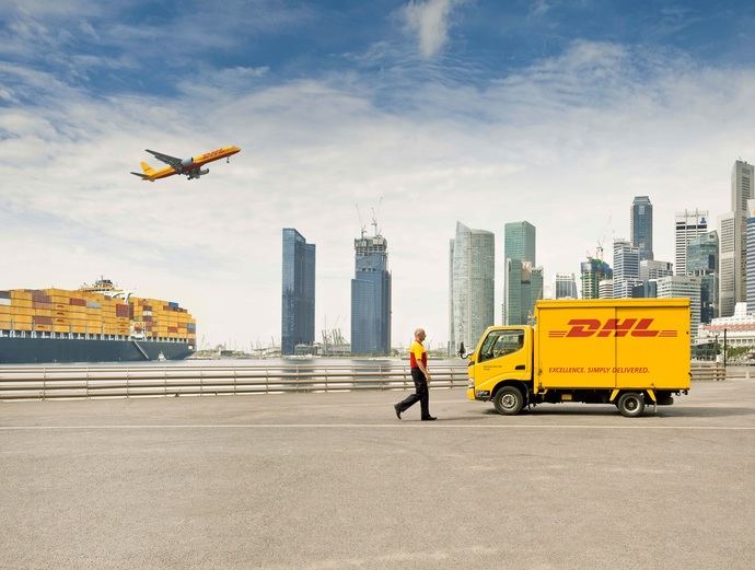 Varios de los medios de transporte que utiliza DHL.