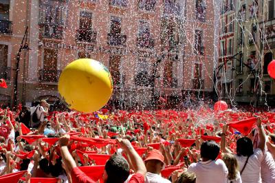 Con el servicio de Monbús vas directo a las fiestas de San Fermín 2016